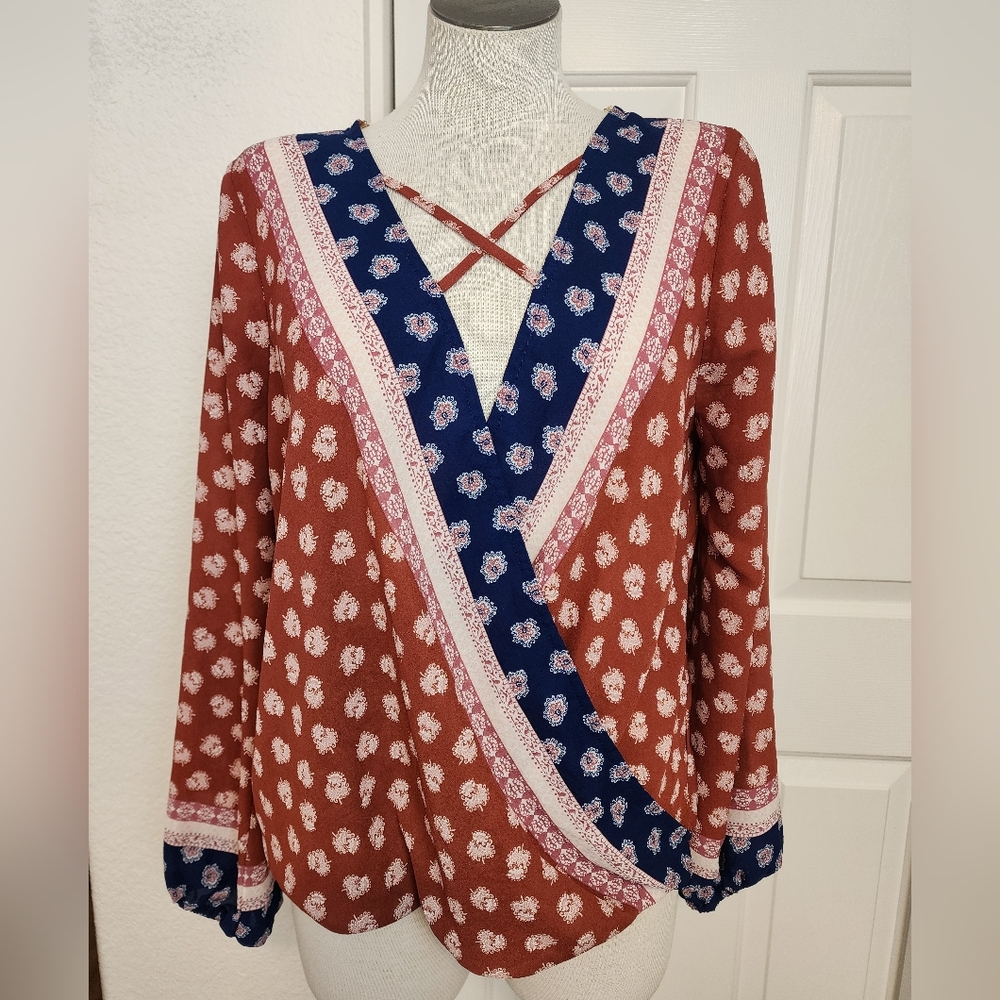 Charming Charlie Floral Wrap Red & Blue Long Sleeve Wome's Top Size M - Picture 1 of 7